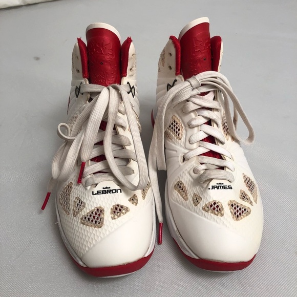 Nike Air Max Lebron PS (VIII) basketball sneakers white red
